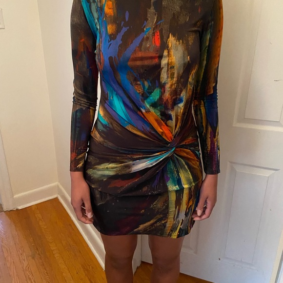 Ted Baker dress, size 3 or size 8, model is 6’2” - Picture 8 of 12